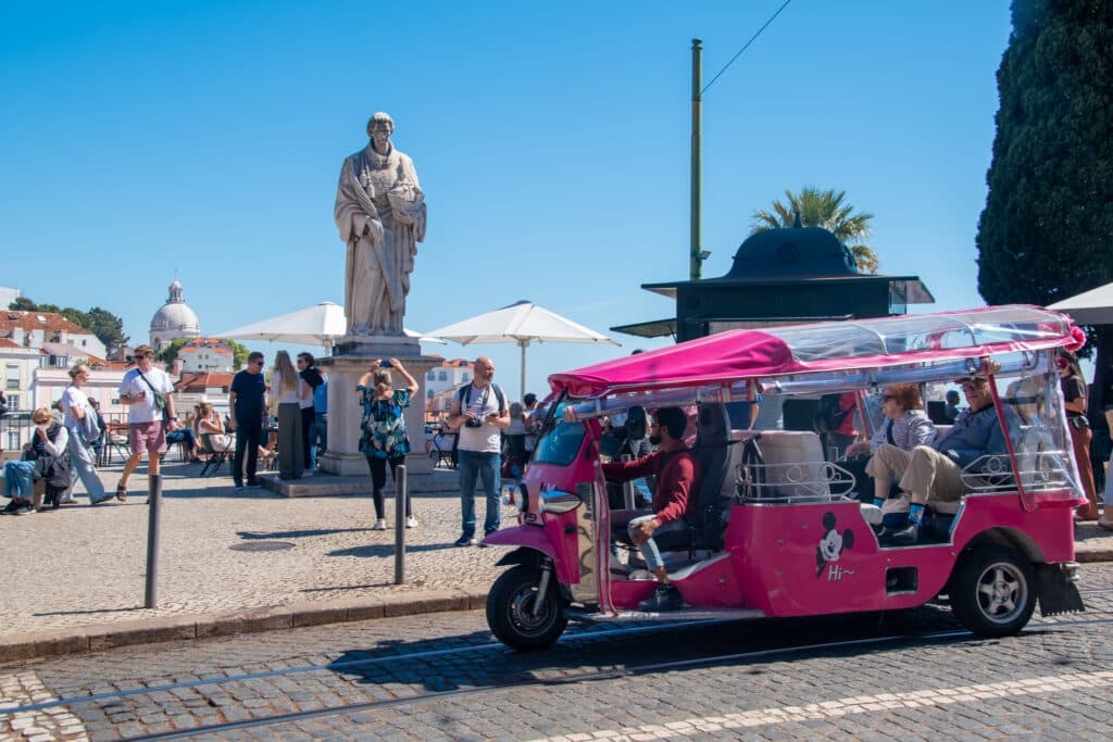 Miradouro das portas do sol, lisbon