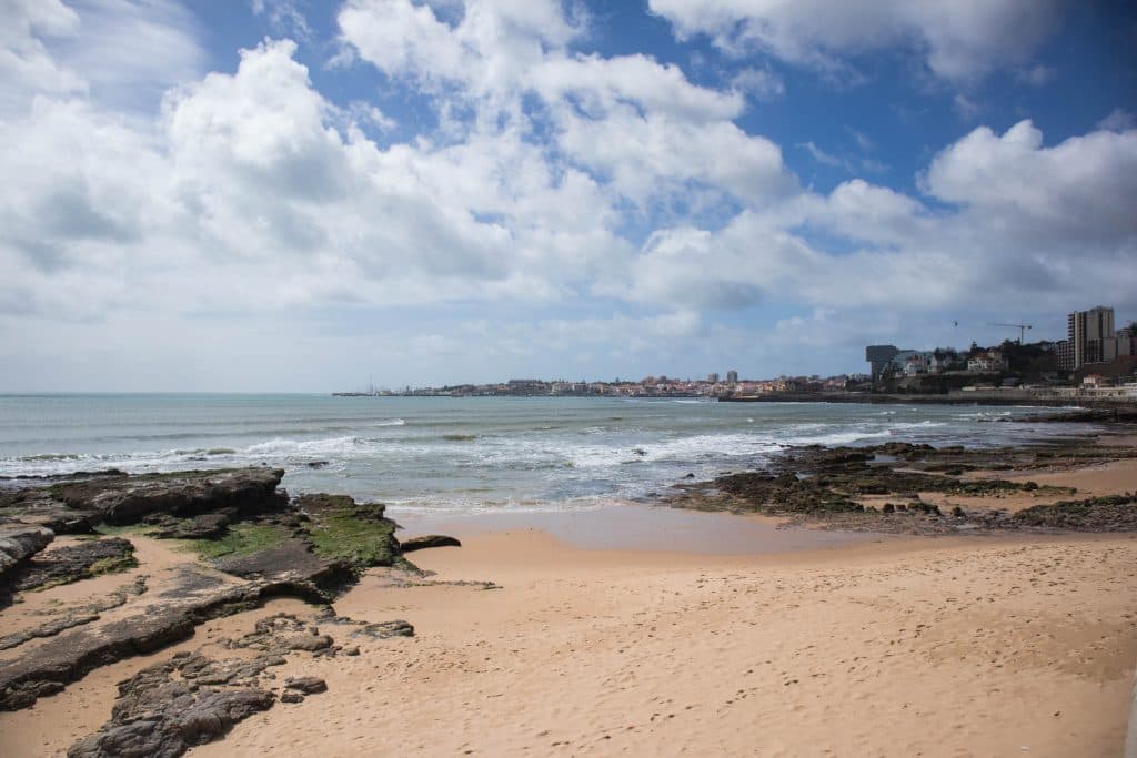 plaza estoril, z brzegu widac caiscais