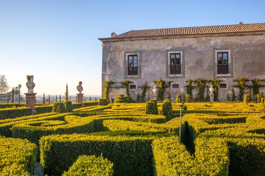 quinta de bacalhoa in azeitao with a garden 