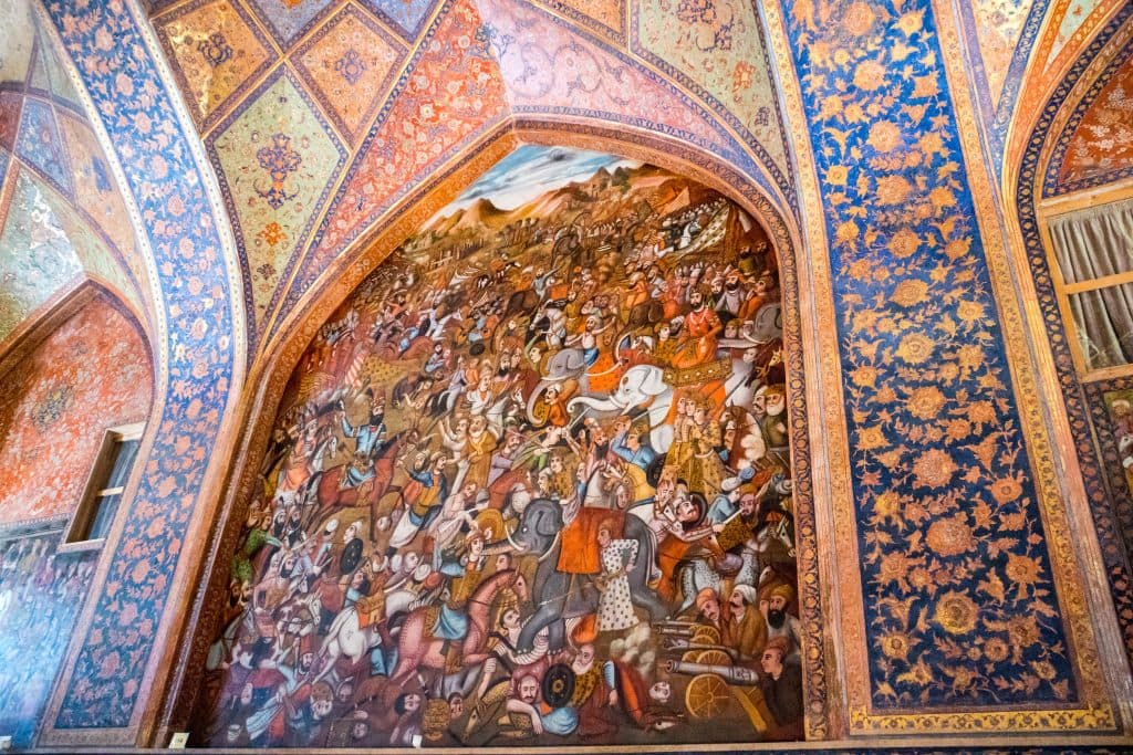 Freski przedstawiające sceny bitewne w pałacu Chechel Sotun w Esfahan. 