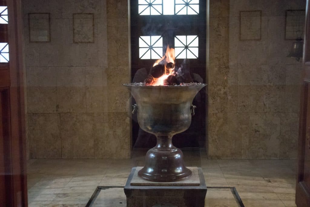 wieczny ogien w swiatynie zoroastrian w yazd