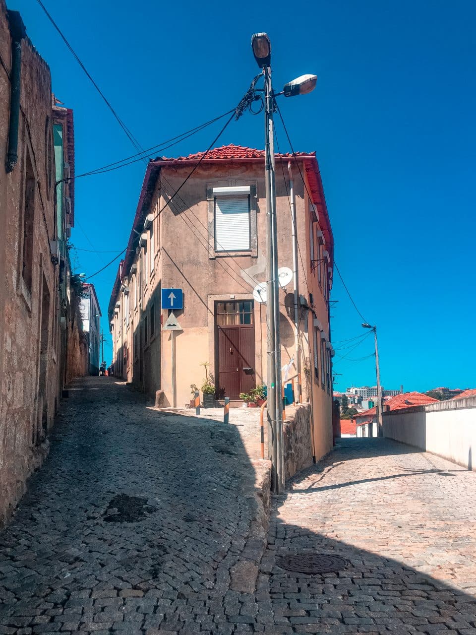 ulice w gai w porto opuszczone domy