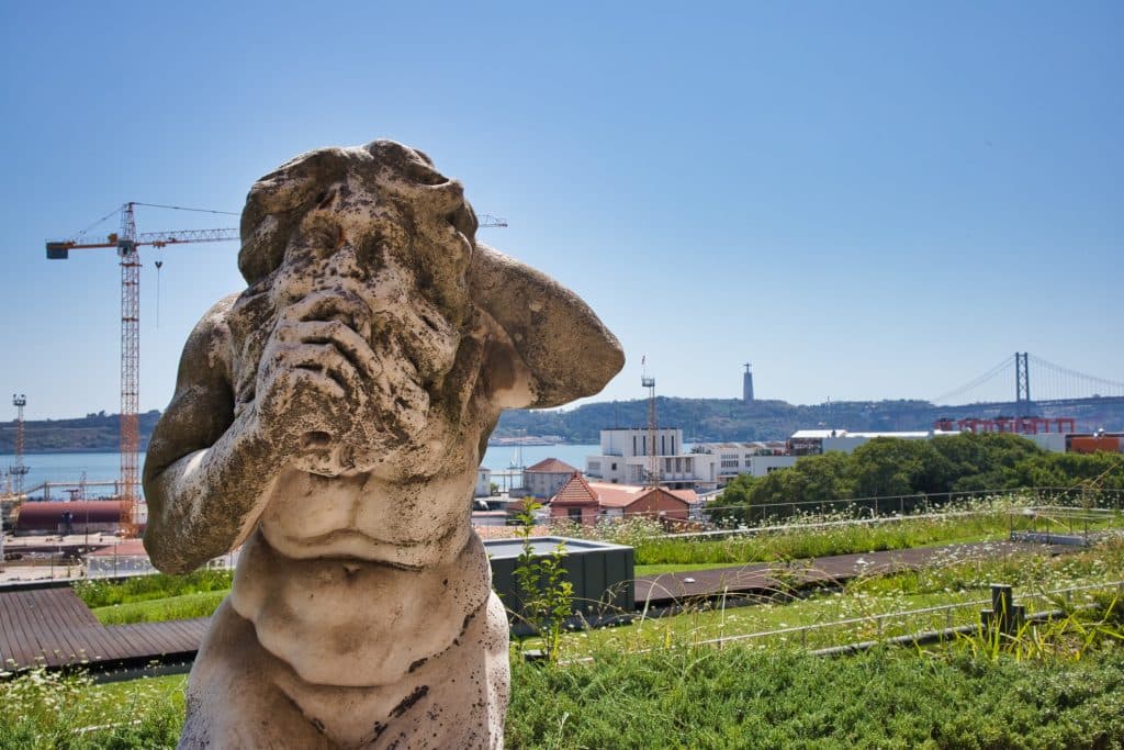 widok z ogrodu museu de arte antiga