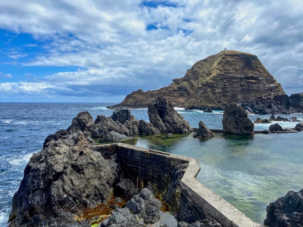 Baseny wulkaniczne w Porto Moniz, Madera. 