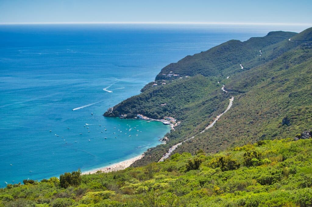 Parque natural da arrabida, niedaleko lizbony, widok z góry. 