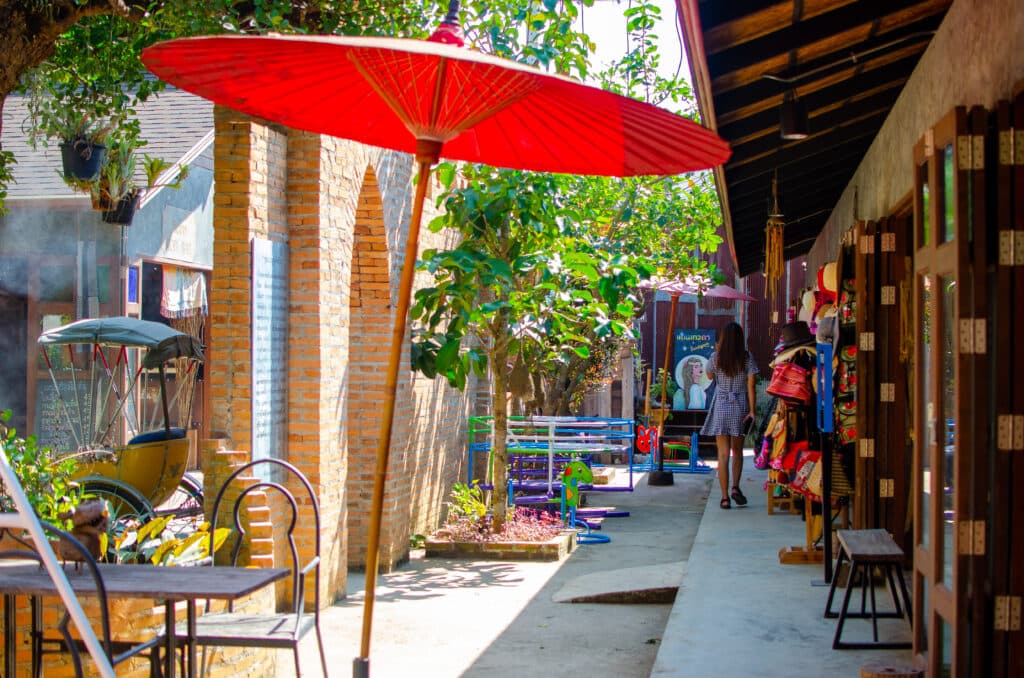 A coffee and shops in the Dentewada Land of Angles Waterfall Park. 