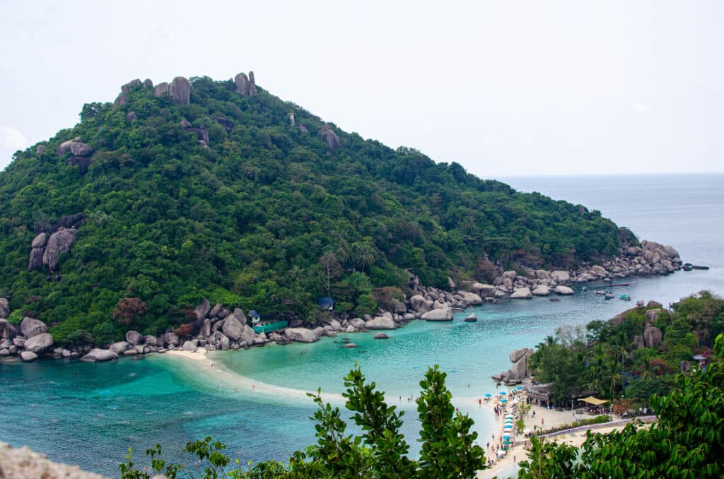 Koh Nang Yuan-wyspa niedaleko koh tao widziana z punktu widokowego. 