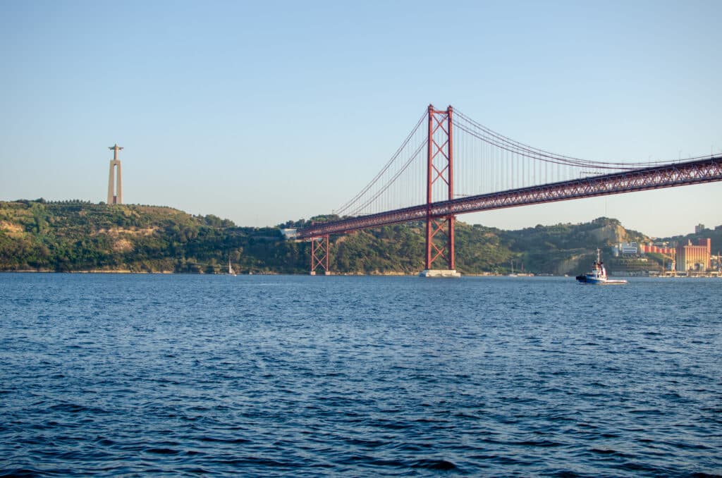Czerwony most i pomnik jezusa, lizbona