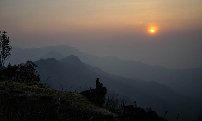 Wschód słońca w górach, Phu Chi Fa