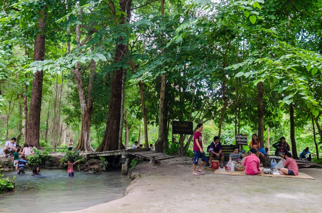 People having a picknick at the entrance to the Bua Tong Sticky Waterfalls