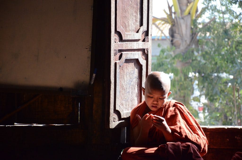 Birma nie była na mojej liście, ale okazała się być moim ulubionym kraje. Na zdj. mnich w jednej z małych świątyń przy Inle Lake. 