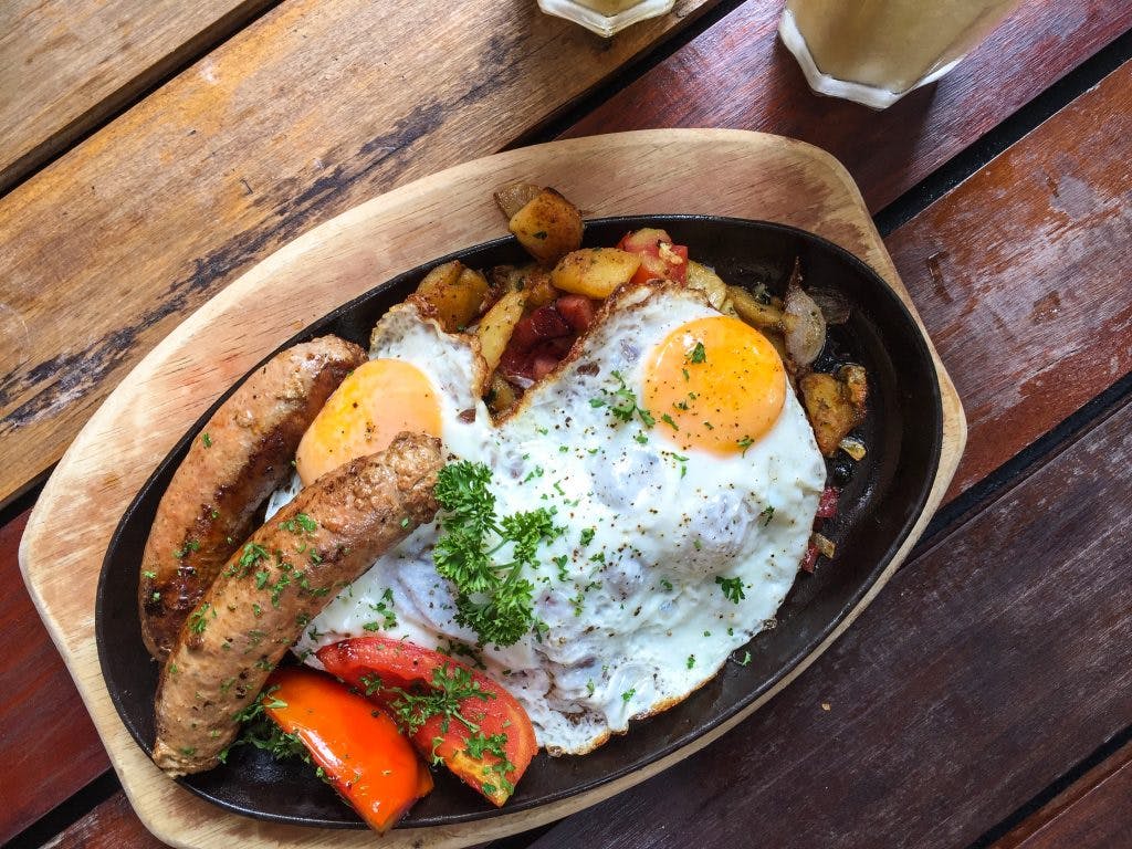 The portions here are huge. This is how a real hearty breakfast looks like