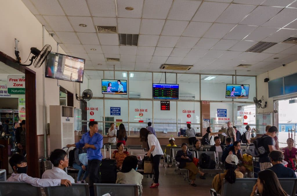 da-nang-trainstation-inside