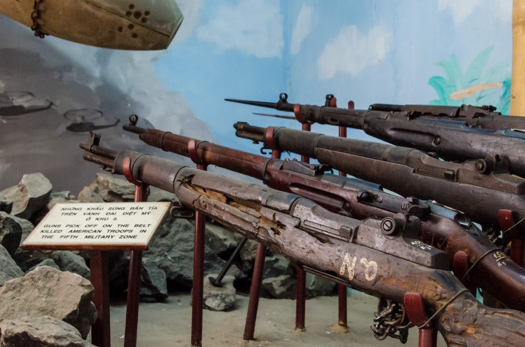 da-nang-military-museum-rifles
