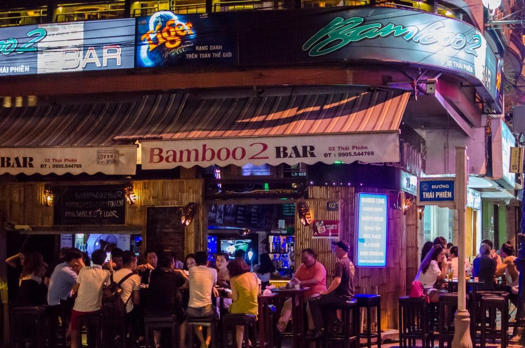 da-nang-nightlife-bamboo-bar-2