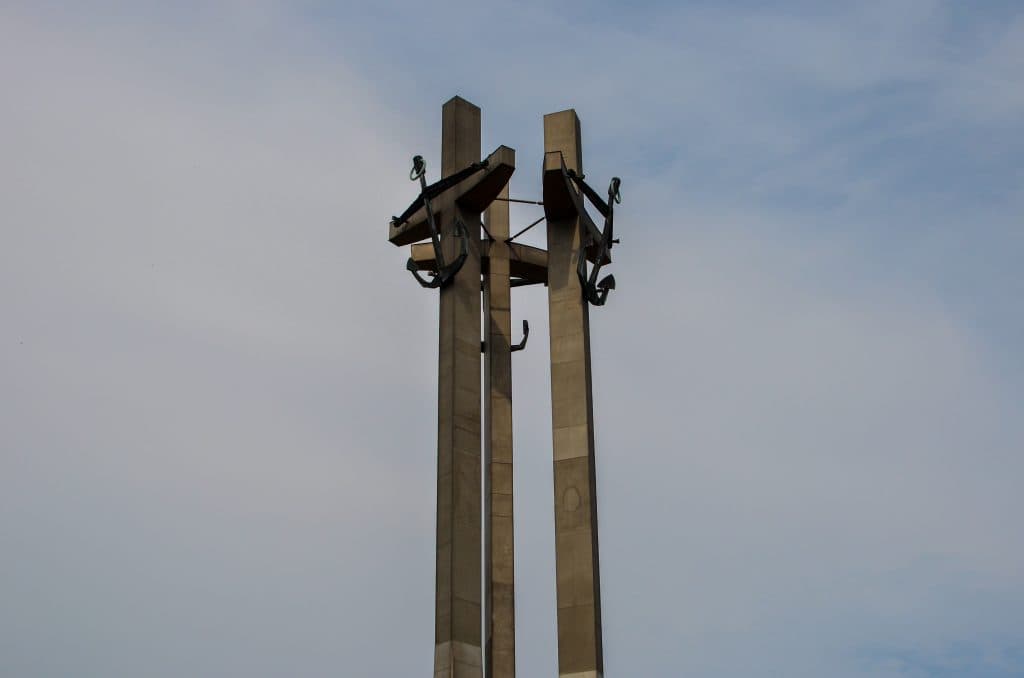 european-solidarity-center-gdansk-monument-fallen-shipyard-workers