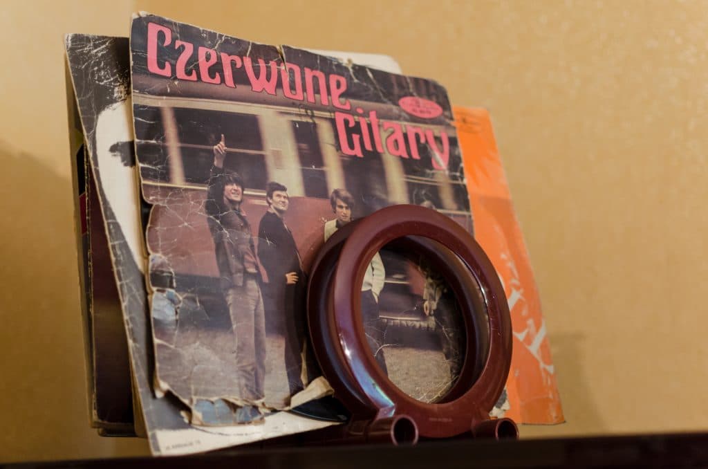 nowa-huta-communist-apartment-czerwone-gitary-vinyl