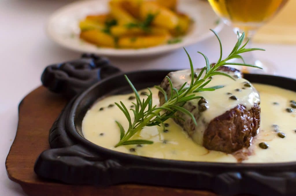 leba-zamek-nowecin-steak-pepper-sauce-1