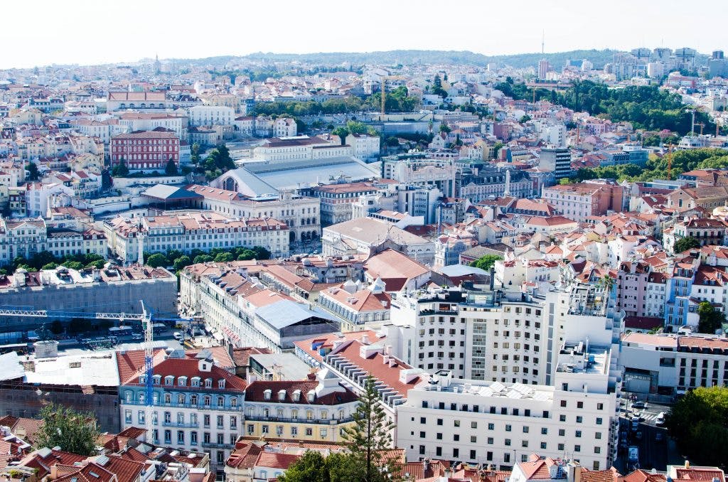 Domy w Lizbonie widziane z góry. 