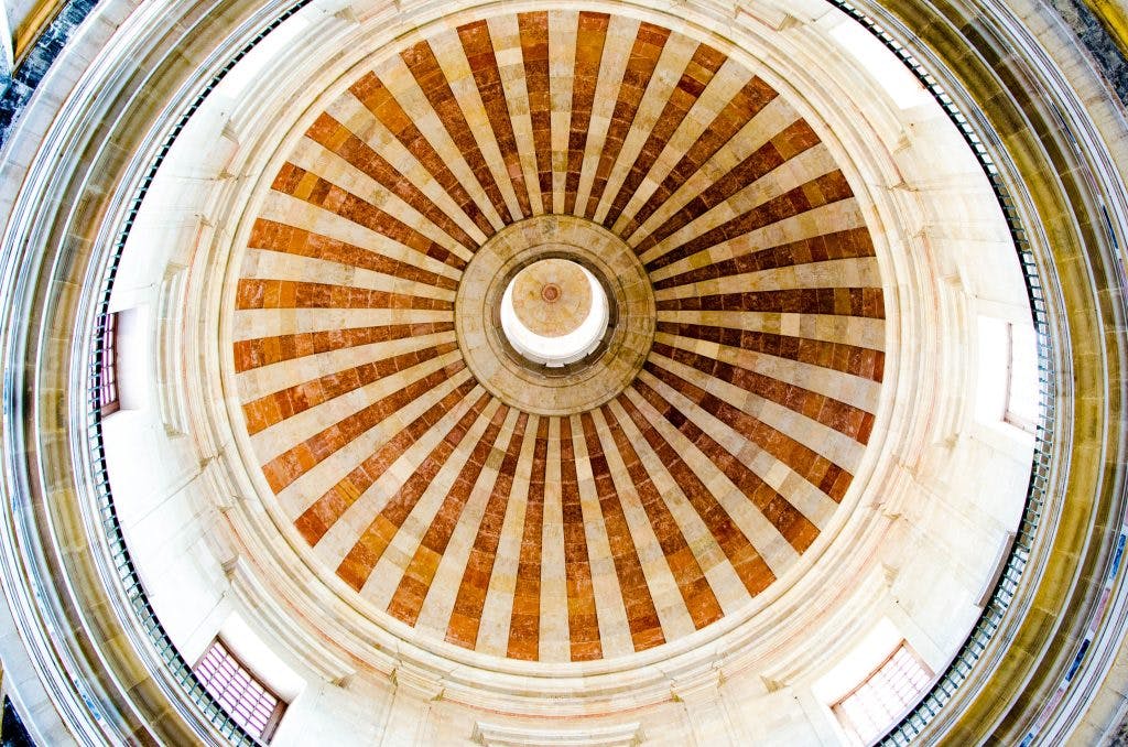the ceiling of the pantheon in lisbon 