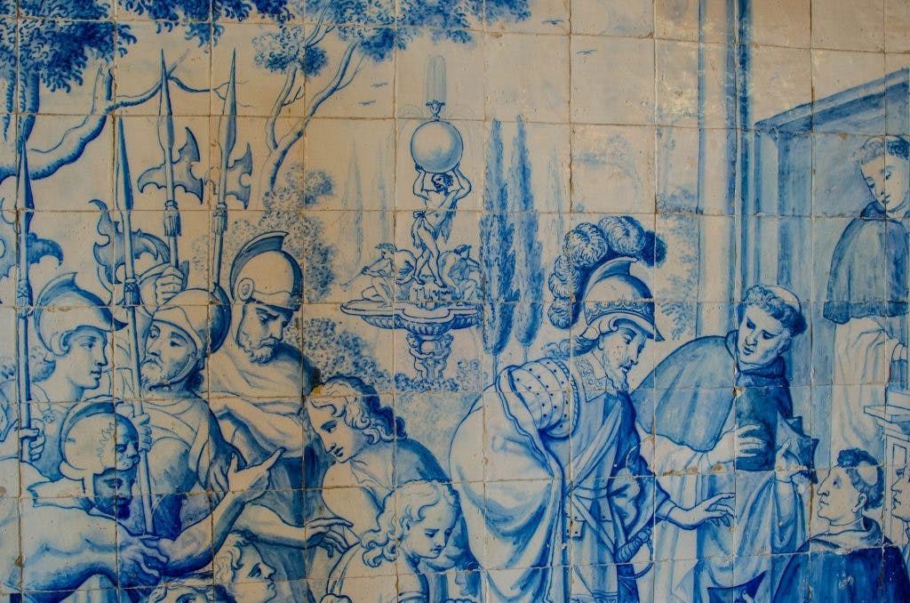 Azulejos w Portugalii. obraz przedstawiający żołnierzy. 