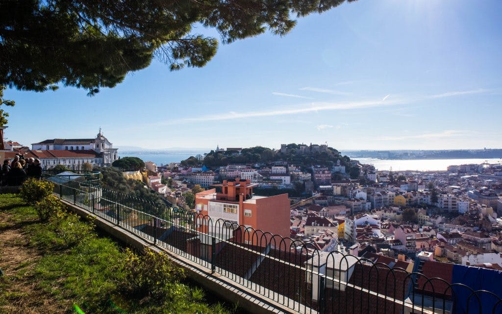 widok z tarasu widokowego w lizbonie