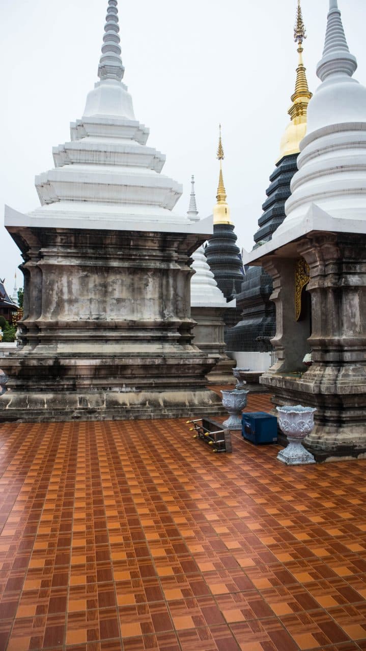 jedis and altars in blue temple mae taeng