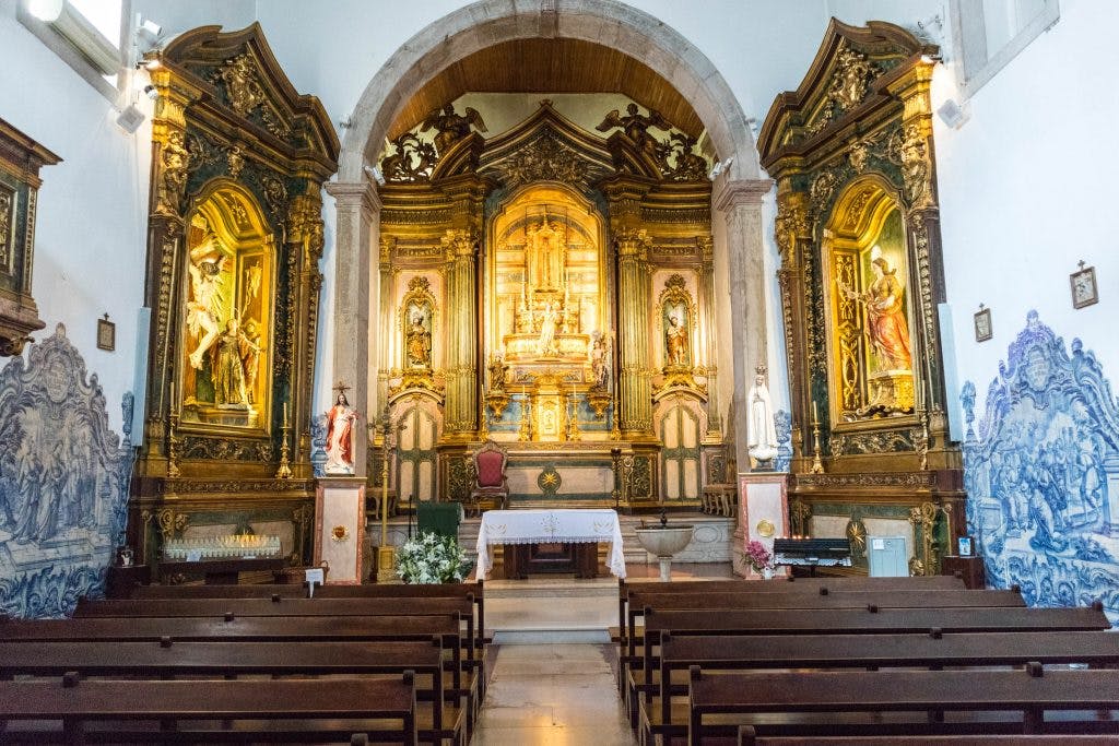 the interior of the church in cacilhas, lisbon