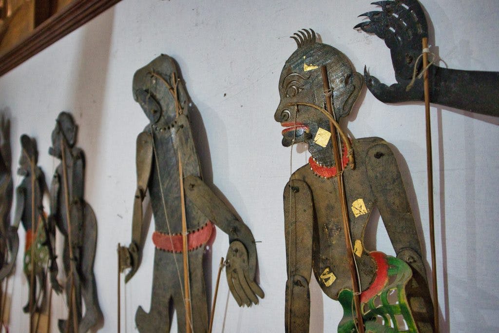 wystawa marionetek cieni w domuch sucharat sapsina w nakhon si thammarart 