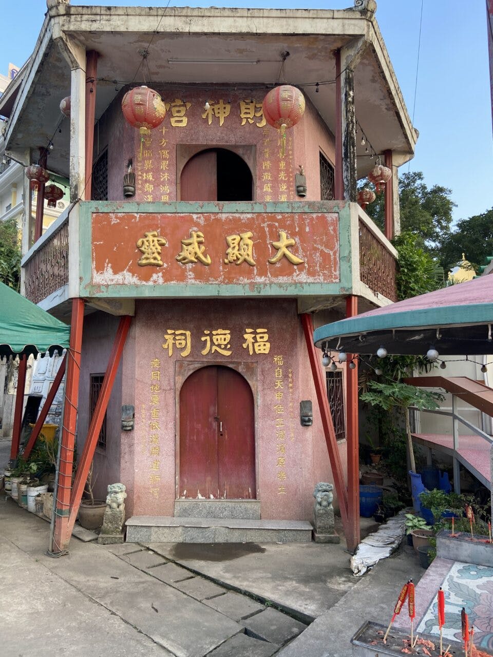 an old chinese temple in talad noi, bangkok