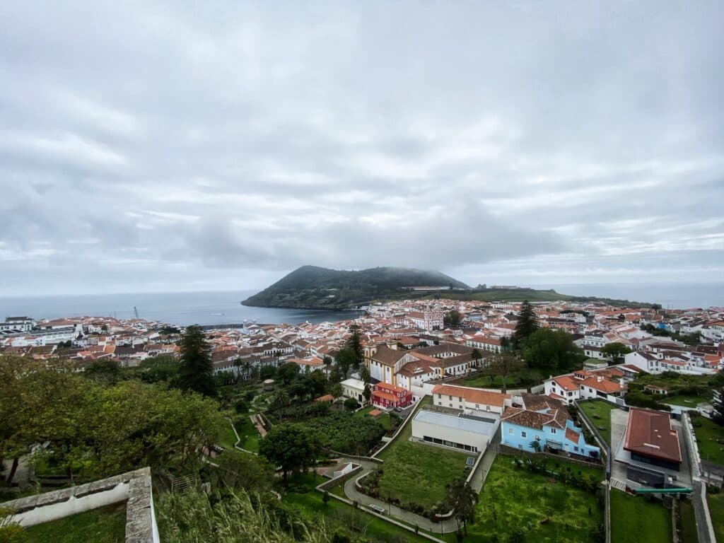 Angra Heroismo widziana z góry.