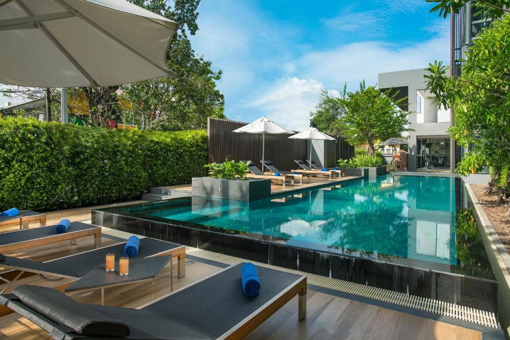 Ekkamai, Bangkok, swimming pool, hotel