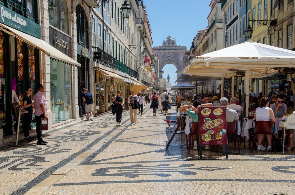 Rua Augusta, długa ulica w Lizbonie. 