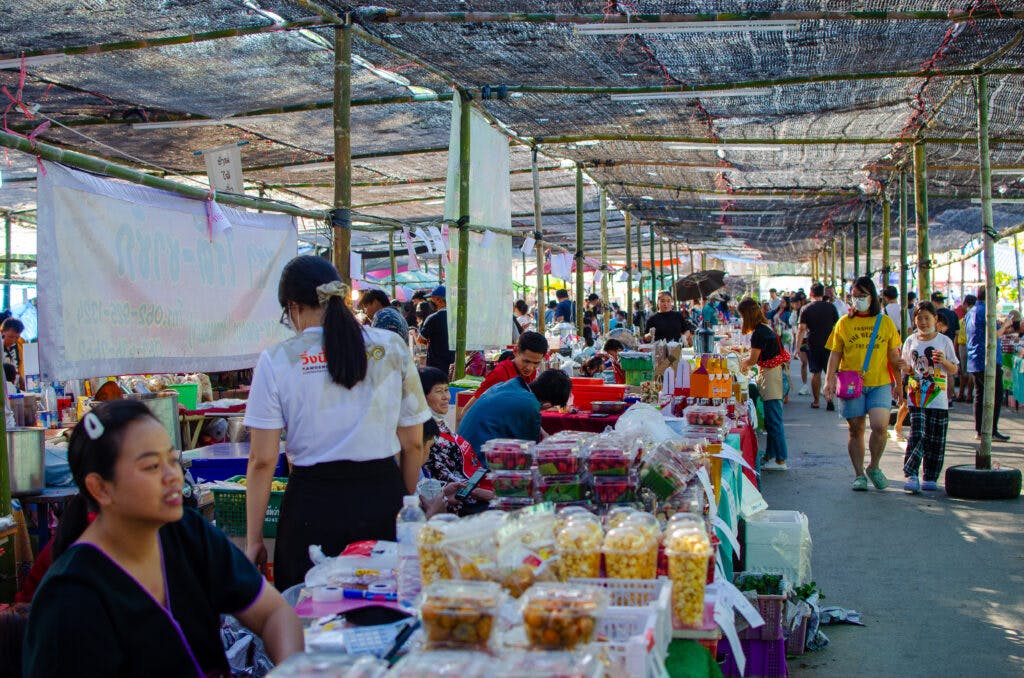 Market na festiwalu truskawek w Tajlandii. 