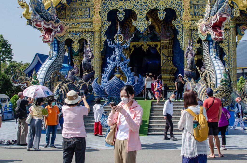Temple, Chiang Rai with visitors