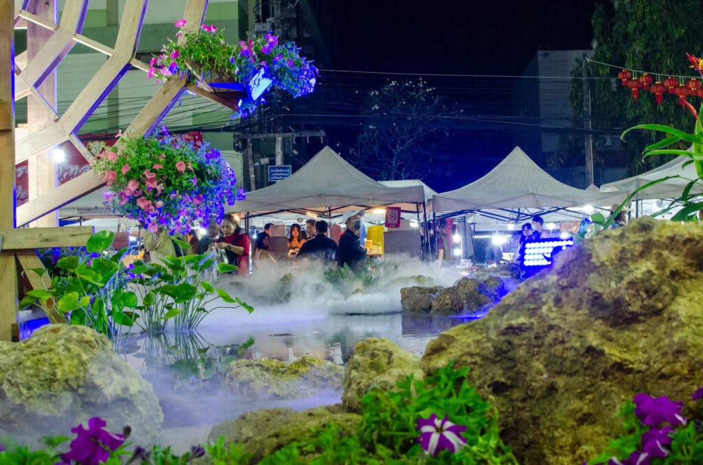 Park Chiang Rai z nocnym marketem. 