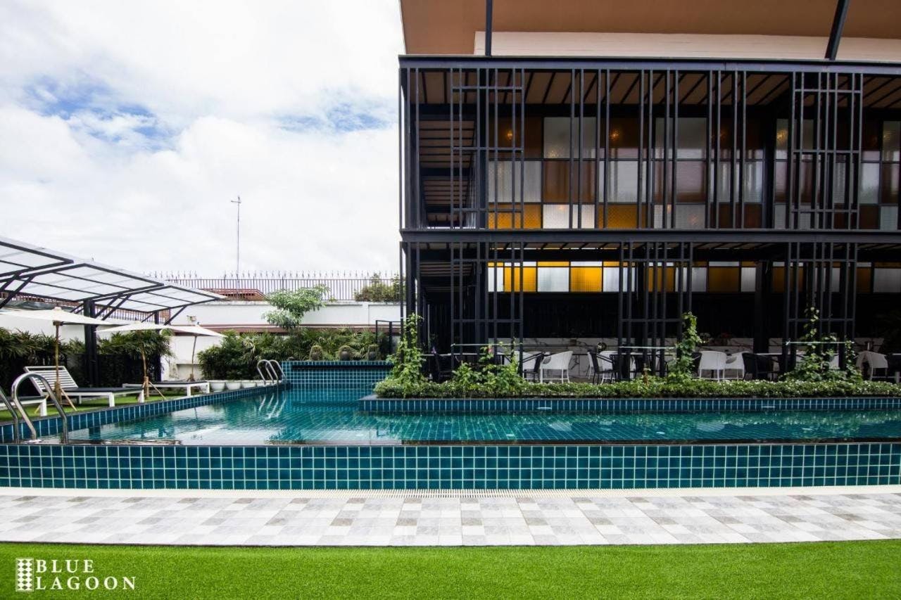 Chiang Rai hotel with a pool
