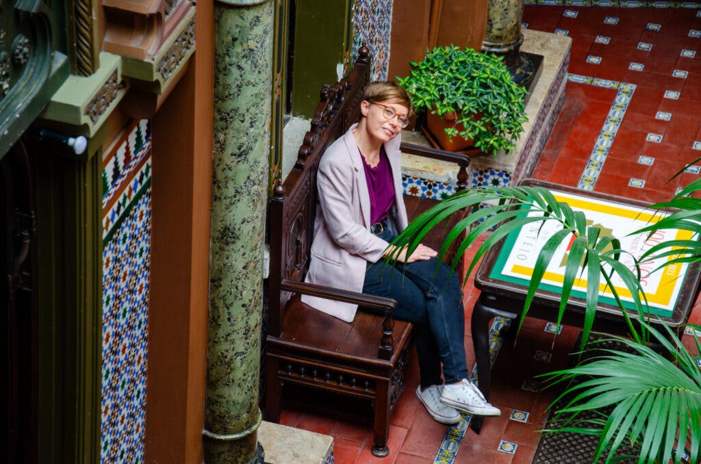 A woman sitting, maroccan interior in Lisbon