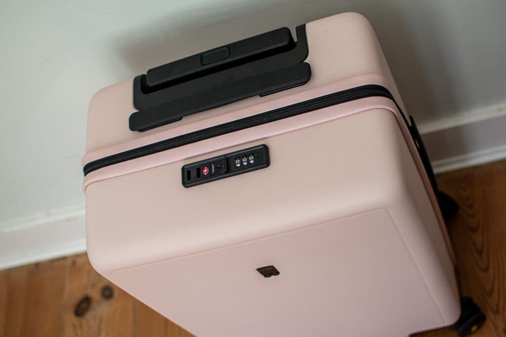 Level 8 suitcase review