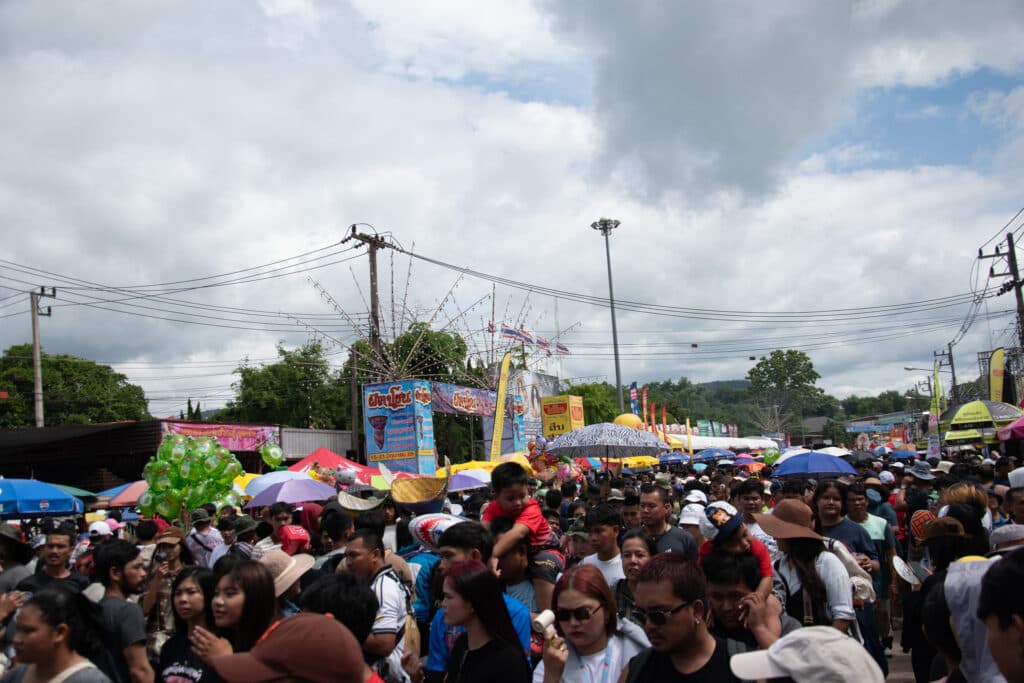 Phi Tha Khon Festival, dansai, crowds
