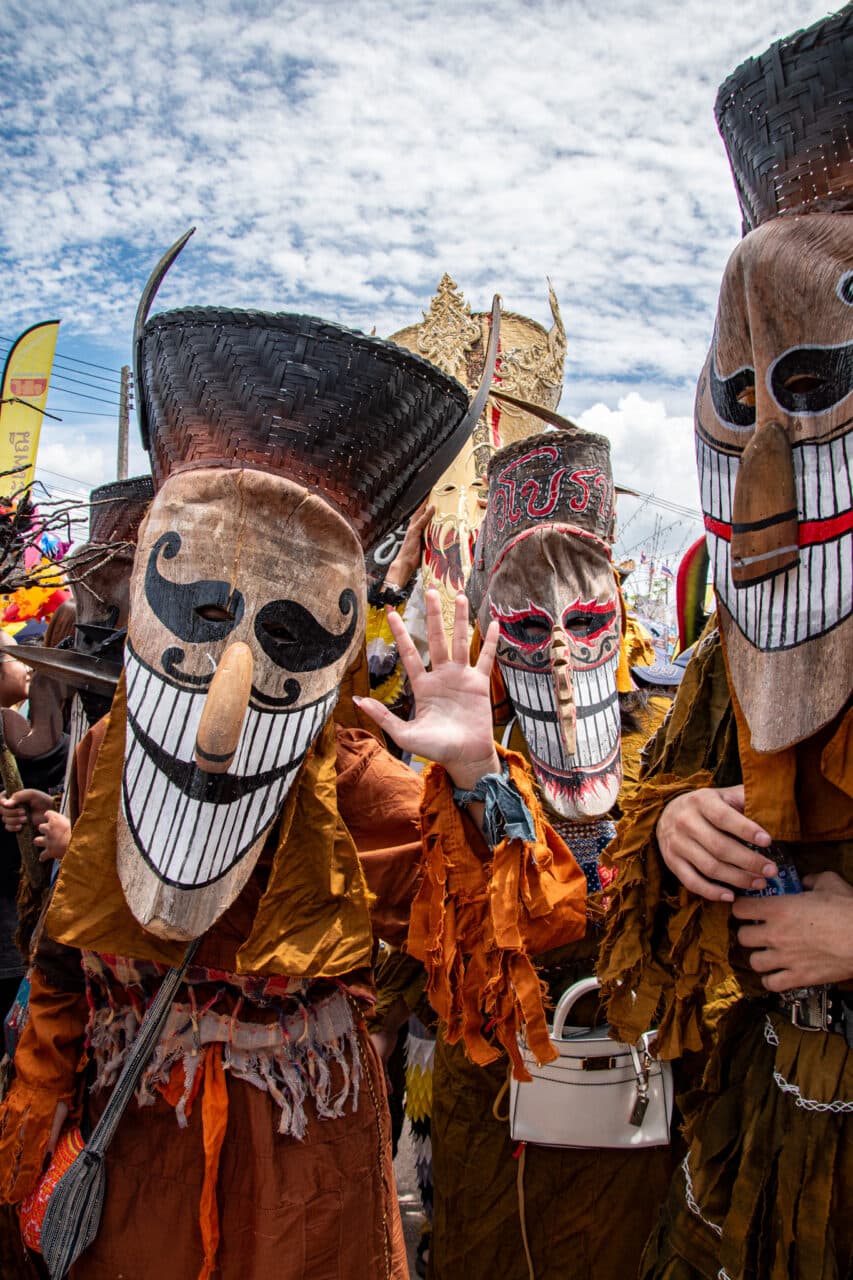Phi tha khon festival, dress up