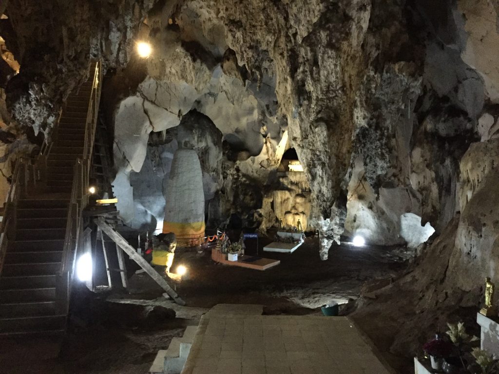Shrine inside the Muang On Cave