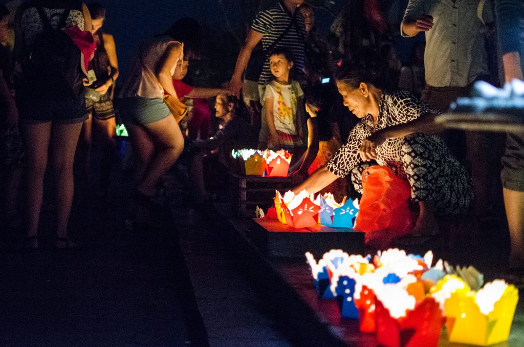 Vendors selling lantern at the river in Hoi An