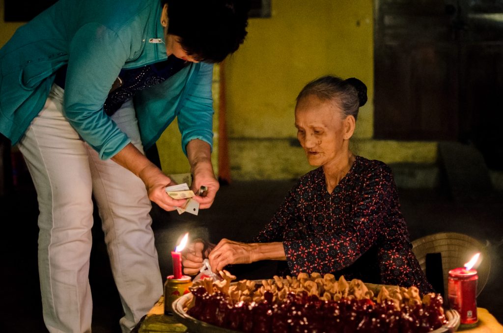 hoi-an-street-vendor-lady