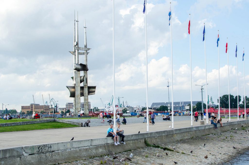 kosciuszko square-gdynia-masts-monument 