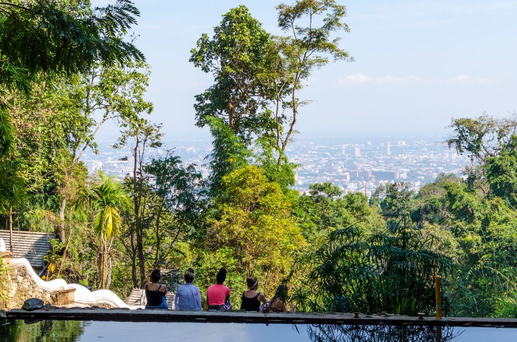 świątynia Wat Pha Lat, widok na Chiang Mai