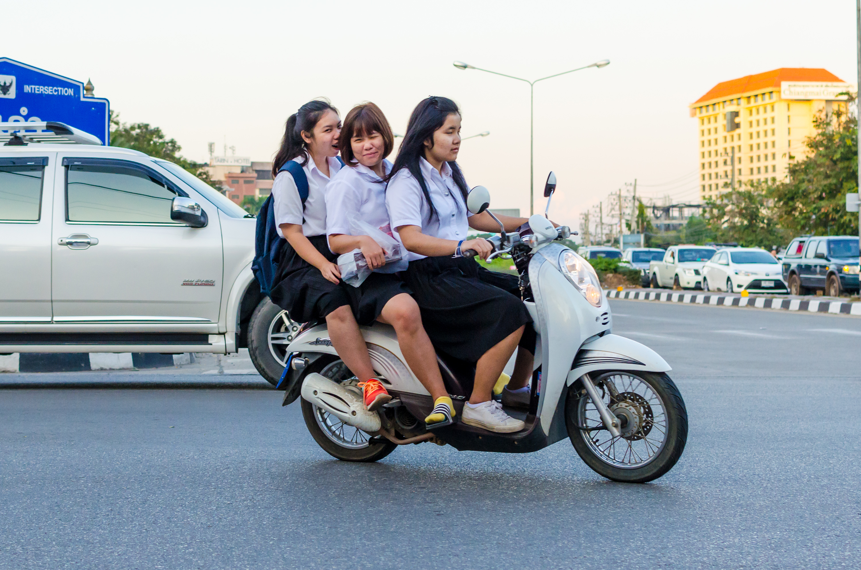 Brun konkurrerende Ren Scooters in Chiang Mai: How to drive safely around the city | The Blond  Travels