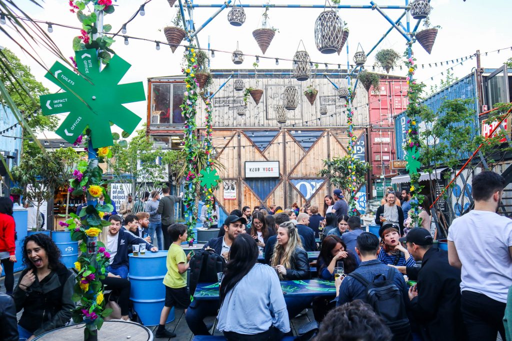 Ludzie w pop brixton