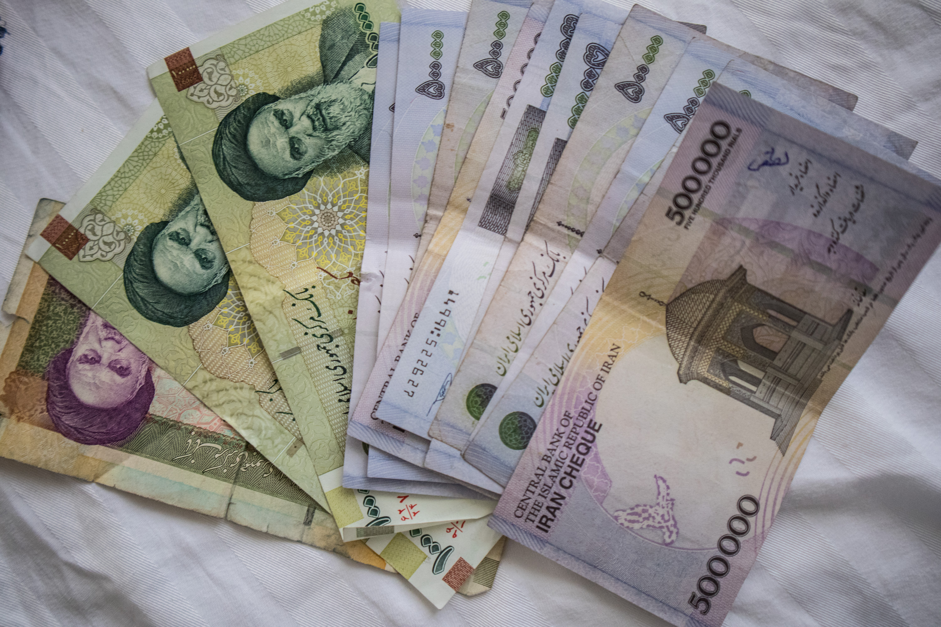 Поддержка национальной валюты. Дубай нац валюта. Нац валюта Словакии. Зимбабве расчеты в национальных валютах. Национальная валюта Тонга.
