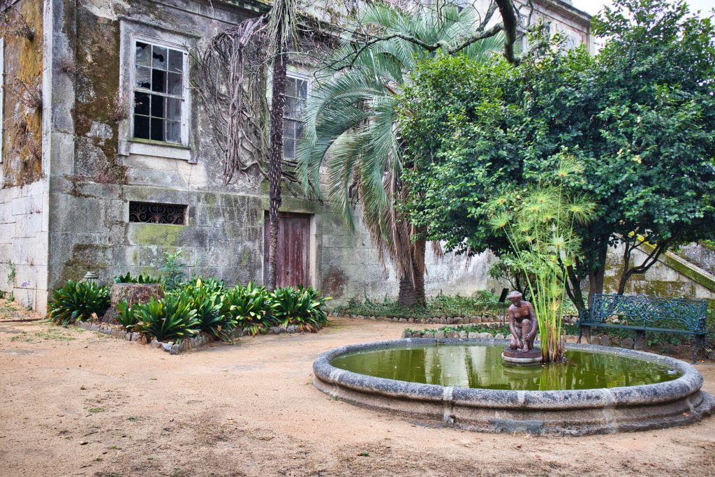 parque da quinta da devesas, porto, portugal, a little fountain and a big villa in a small park in porto